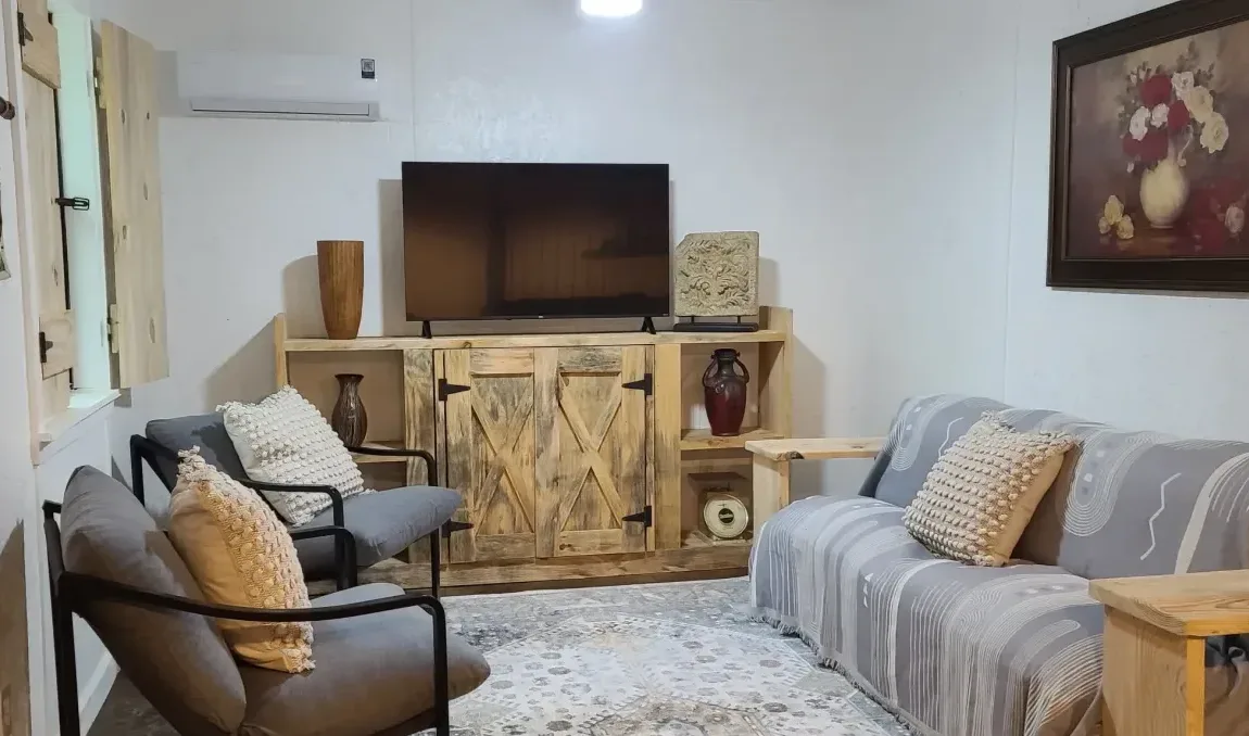 Rustic Trails Texas LLC Bank Cabin