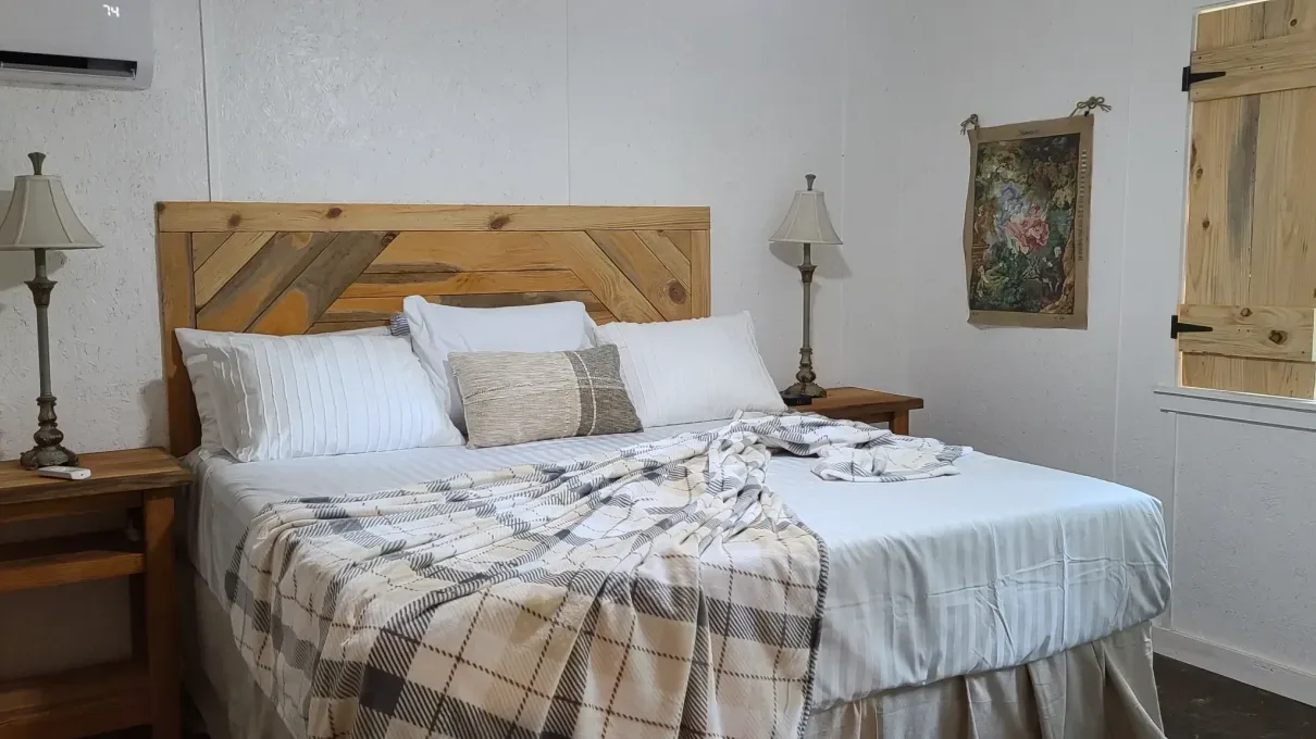 Rustic Trails Texas LLC Bank Cabin