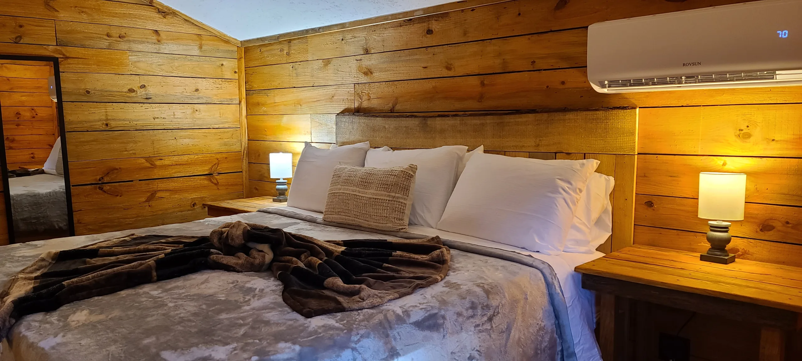 Rustic Trails Texas LLC Livery Bunk House Cabin